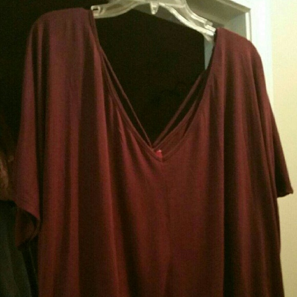 Burgundy V-neck top - Picture 2 of 4