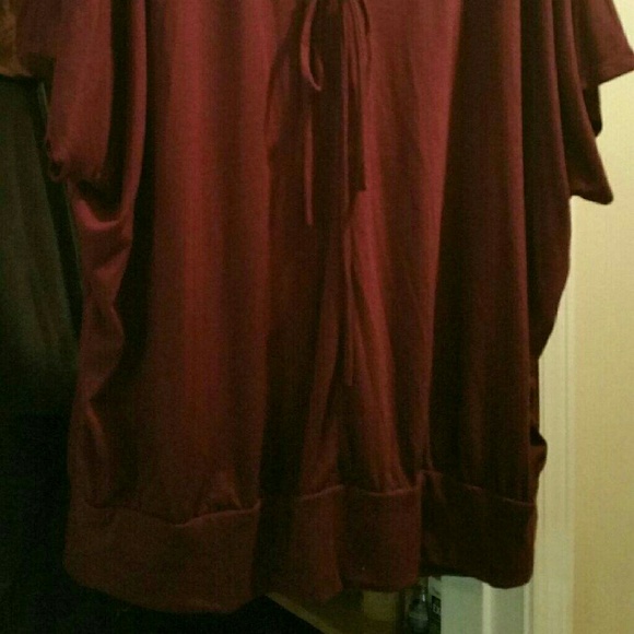 Burgundy V-neck top - Picture 3 of 4