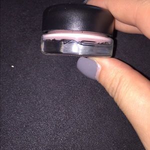 Brand new! Mac Pro longwear paint pot