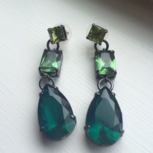 Jewel green trip color dangly earrings