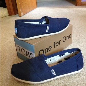 Classic navy TOMS shoes