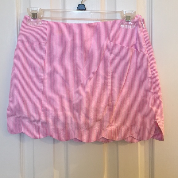 Lilly Pulitzer pink and white seersucker skort. 00