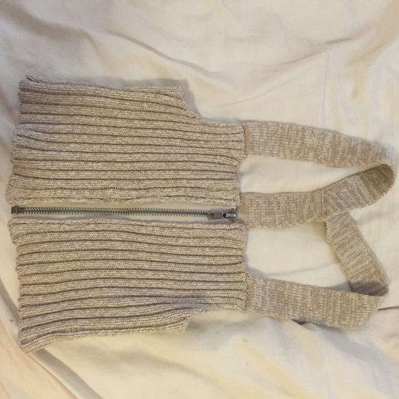 *sold on M* Urban outfitters sweater tank crop