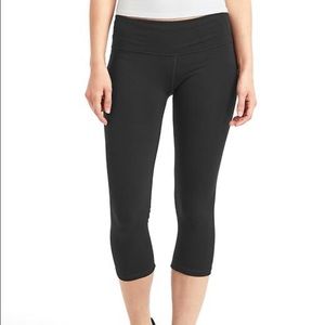 Black GapFit Capri