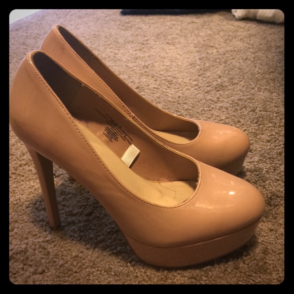 Nude platform pumps