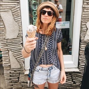 Meet your Posher, Adrianne