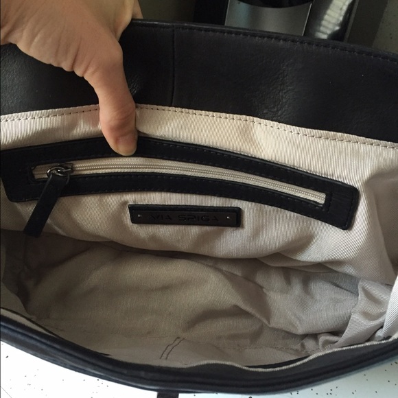 Expensive HTF via spiga cross body - Picture 2 of 4