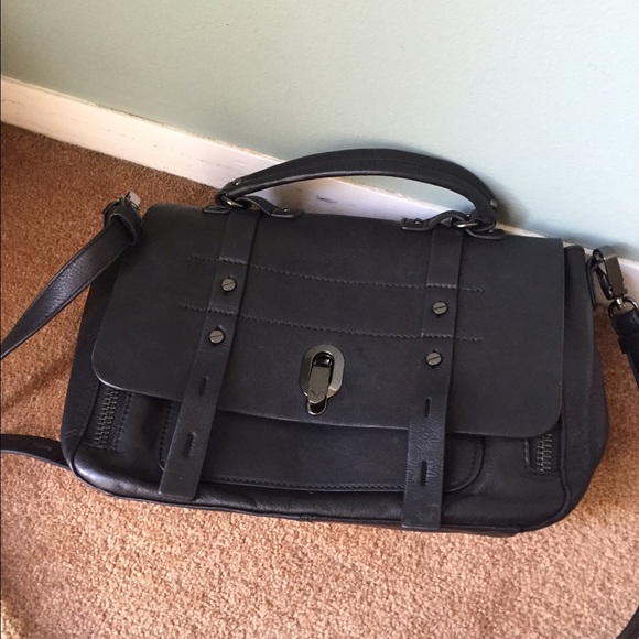 Expensive HTF via spiga cross body - Picture 3 of 4