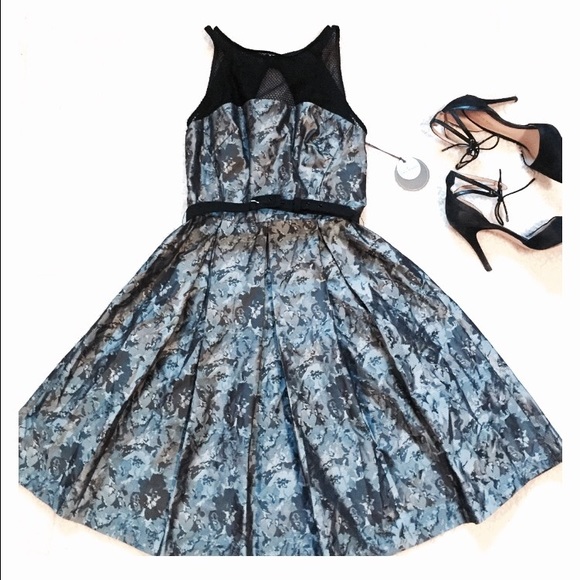 Eva Franco bubble dress NWT Size 4 color blue grey