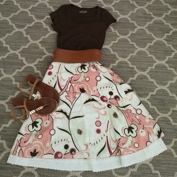 NWOT Pretty floral skirt - Picture 1 of 1