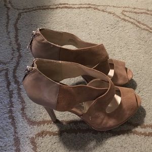 Taupe suede MICHAEL by Michael Kors platform pumps