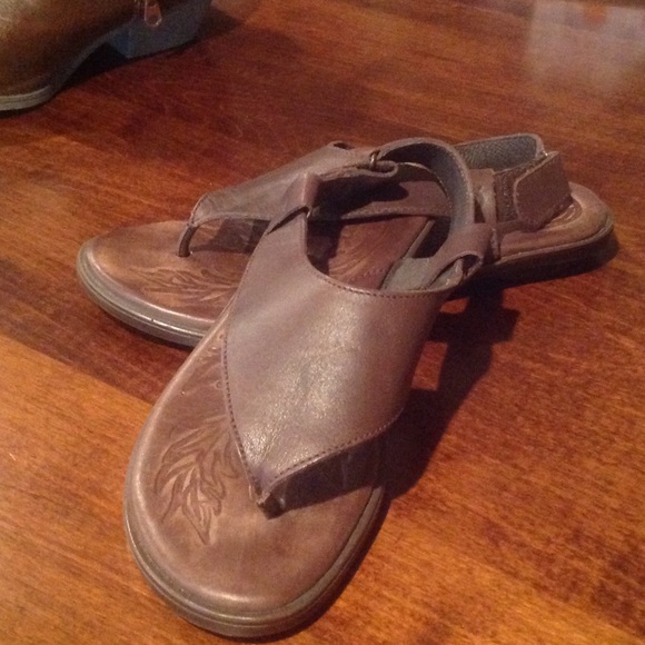 Born sandals