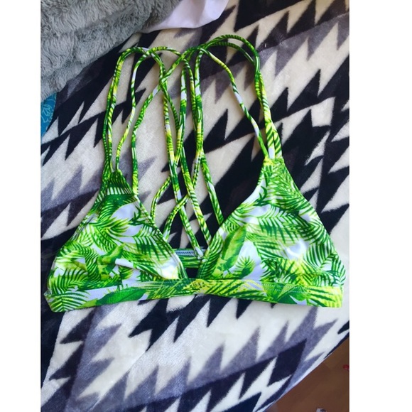 Leaf bikini top