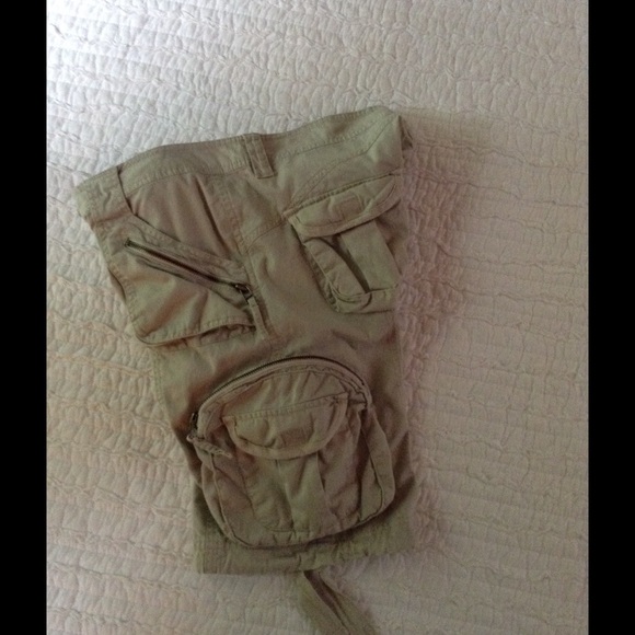 Shorts - Picture 3 of 4