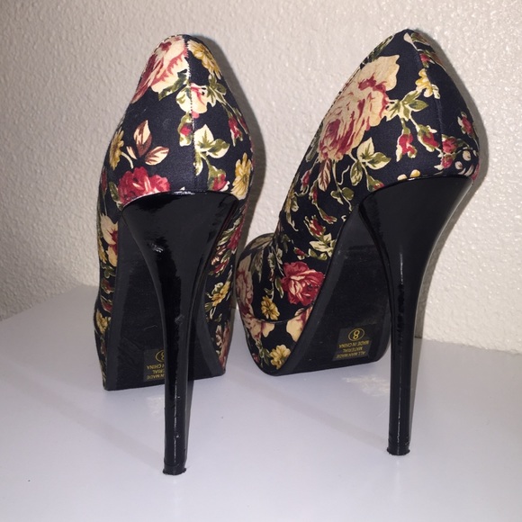 Black Floral Heels - Picture 3 of 3