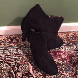 Black Style & co. ankle booties w/ heel