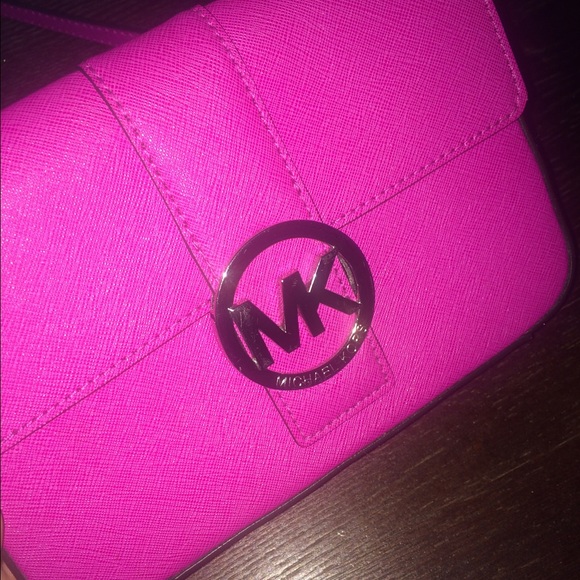 Michael Kors Handbags - Micheal Kors crossbody bag