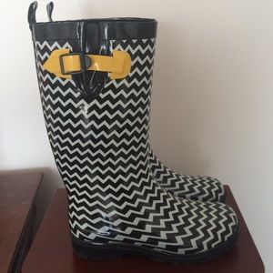 Excellent rain boots