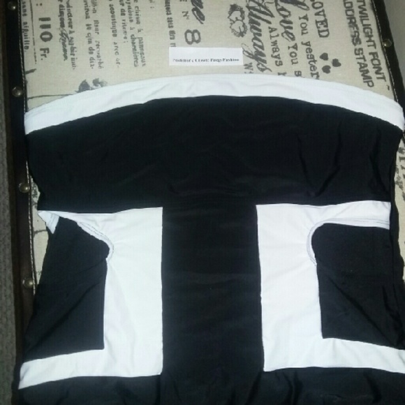 *Plus Size* Black & White Monokini - Picture 3 of 3