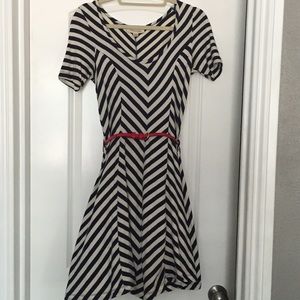 Chevron print dress with belt