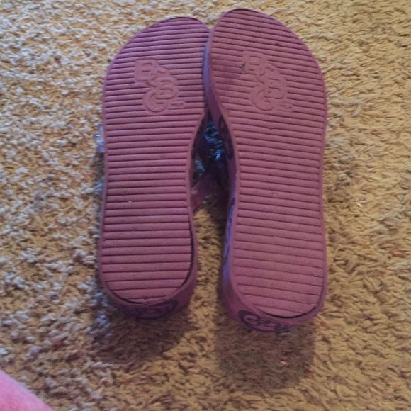 🎀BCBGIRLS cutest flipflops style sandals. CUTE🎀 - Picture 4 of 4