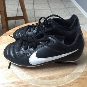 Nike boys soccer cleats size 11