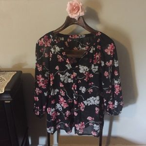 💐💐Clearance 💐💐 flowered blouse