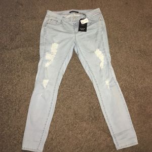 Brand new ripped light fashion Nova jeans