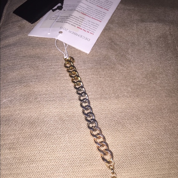 Pop sugar must have: Unique umbre chain bracelet - Picture 2 of 3