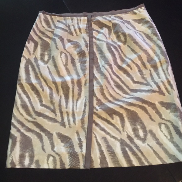 Tan White Brown pencil mini skirt. - Picture 2 of 3