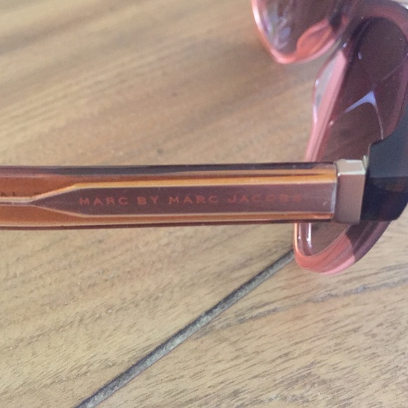 MARC BY MARC JACOBS SUNGLASSES - Picture 2 of 4