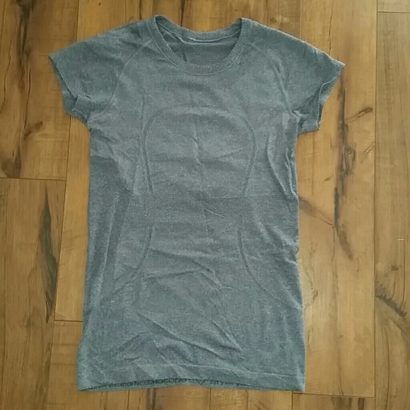 Lululemon Swiftly Tech S/S crew Size 6