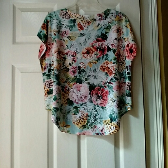 Cotton floral top from forever 21 - Picture 2 of 2