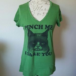 Super fun, vintage style, grumpy cat v-neck