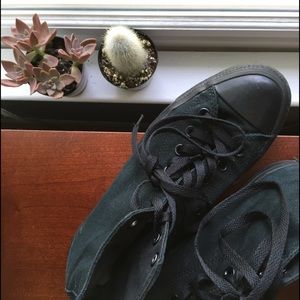 🎱 ALL BLACK HIGHTOP CONVERSE 🎱