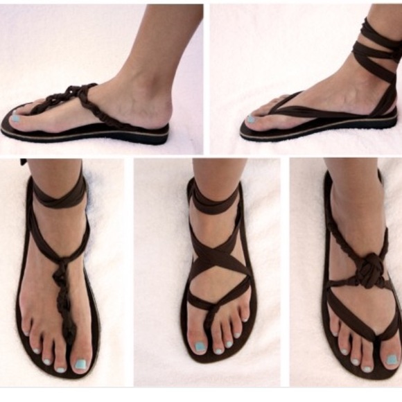 Sseko Sandals with 2 sets of ribbons: navy, black