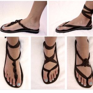 Sseko Sandals with 2 sets of ribbons: navy, black