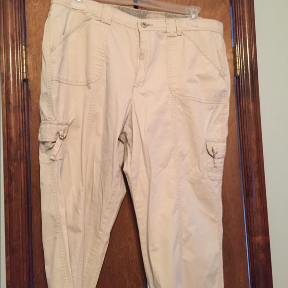 Khaki cargo Capri