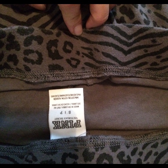 PINK Victoria's Secret cheetah print leggings - Picture 2 of 2