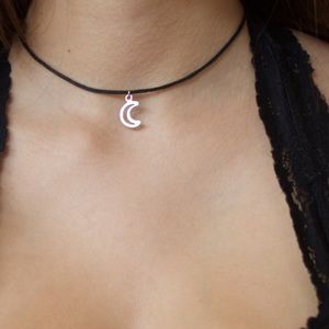 🌙 CUTOUT MOON CHOKER 🌙