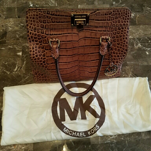 ☟PRICE☟***💯% AUTHENTIC MICHAEL KORS PURSE***