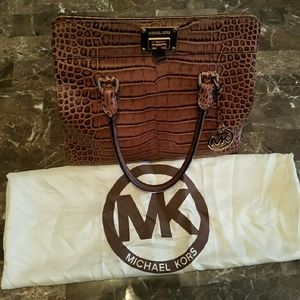 ☟PRICE☟***💯% AUTHENTIC MICHAEL KORS PURSE***