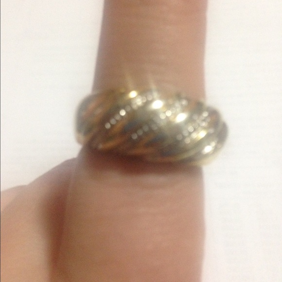 Gold ring with diamond accents size 8
