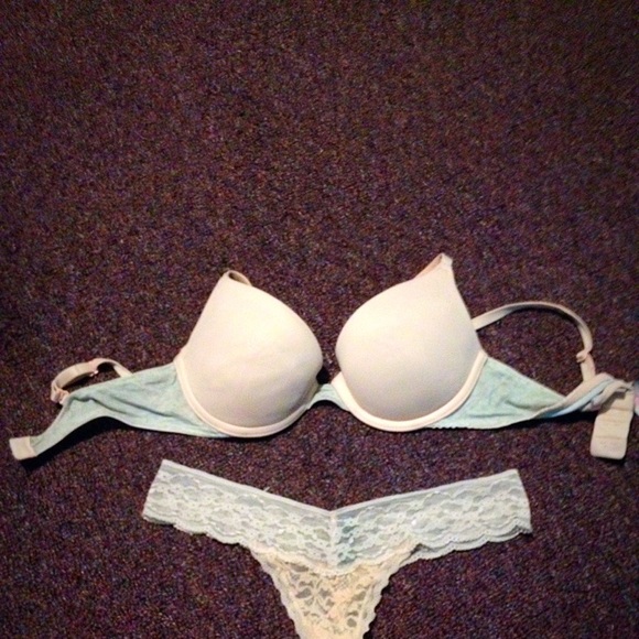 VS Pink Bra and Arie Thong