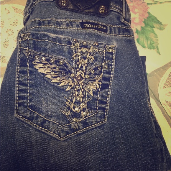 A beautiful pair of Miss Me Jeans🌻