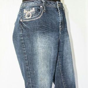 Light wash ankle roll-up jeans