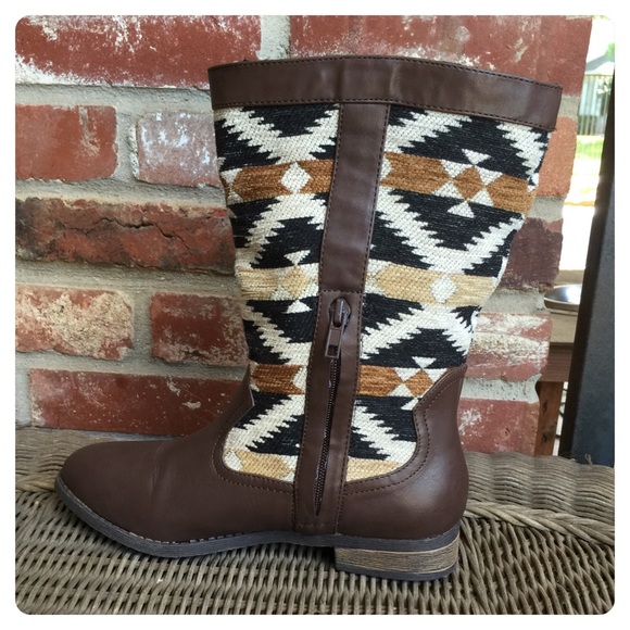 Forever 21 southwest print boots - Picture 4 of 4