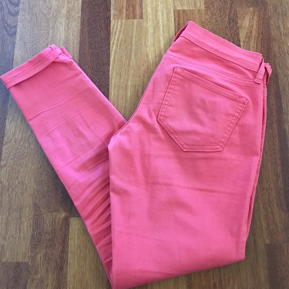 Old Navy coral colored skinny jeans
