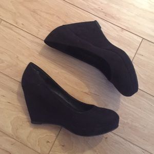 ❗️Apt 9 all black wedge heels