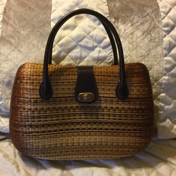 Beautiful straw summer purse. - Picture 1 of 3